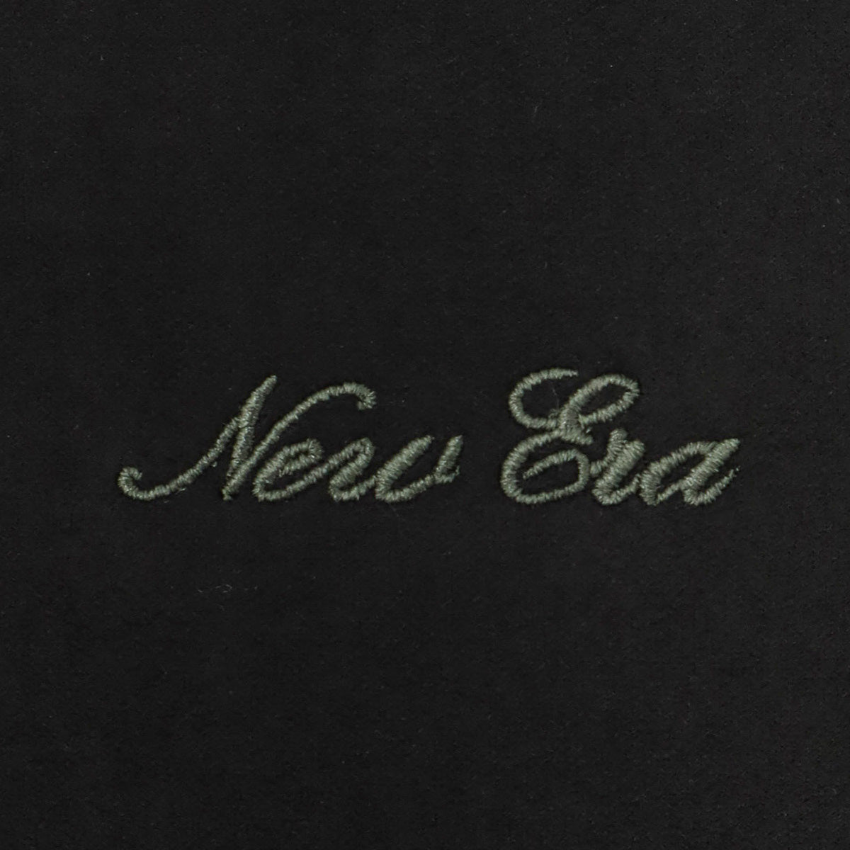 ニューエラ SUEDE PULLOVER HOODIE SCRIPT LOGO BOX LOGO LEATHER PATCH ブラック・ダークグレー