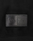 ニューエラ SUEDE CREW NECK SCRIPT LOGO BOX LOGO LEATHER PATCH ブラック・ダークグレー