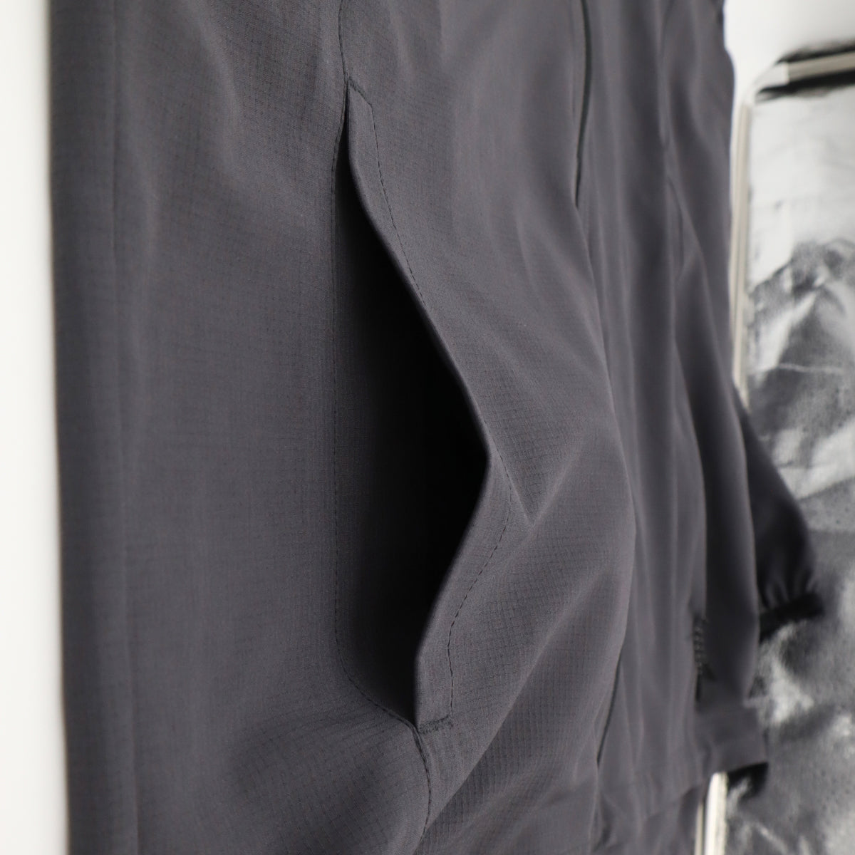 ニューエラ LIGHT WIND JACKET BOX LOGO グラファイト