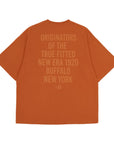 ニューエラ S/S OVERSIZED TEE 23 TYPOGRAPHY ラストオレンジ