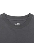 ニューエラ S/S OVERSIZED COTTON TEE 24 TYPOGRAPHY グラファイト