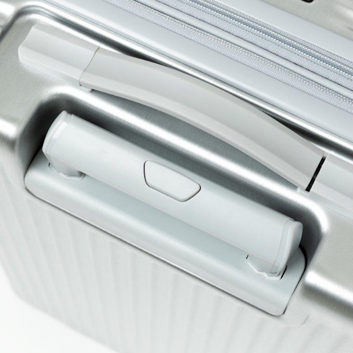 バッグ NEW ERA WHEEL CARRY CASE SMALL SILVER ニューエラ キャップ WHEEL CARRY CASE SMALL シルバー – ONSPOTZ