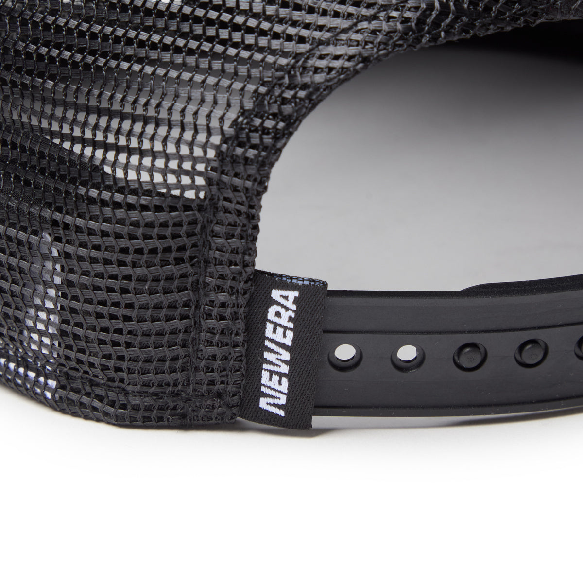 newera-9forty_a-frame_trucker-outdoor