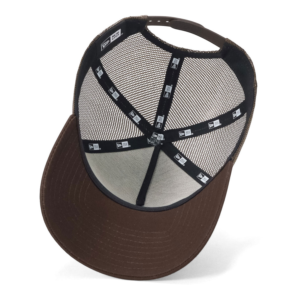 newera-9forty_a-frame_trucker-outdoor
